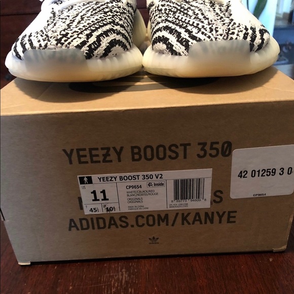 Yeezy 350 v2 Zebra - Picture 3 of 3
